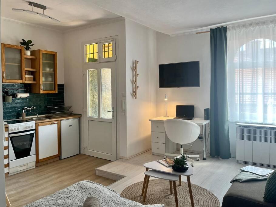 Edna Studio With Balcony Budapest Kültér fotó